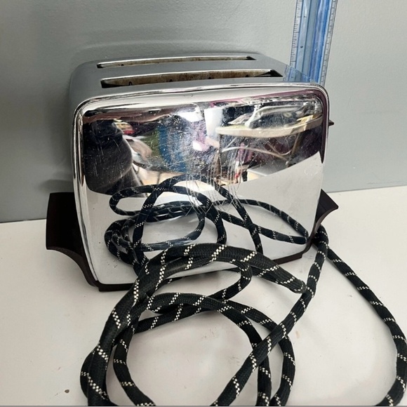 Vintage Antique MCM Toastmaster 1B18 Toaster circa 1953 Super Compact & Unique - Picture 3 of 4